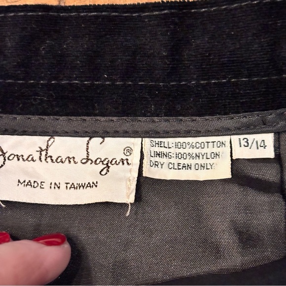 Vintage Jonathan Logan Black Velvet Button Front Skirt, size 13/14, Midi Chic - Picture 5 of 9